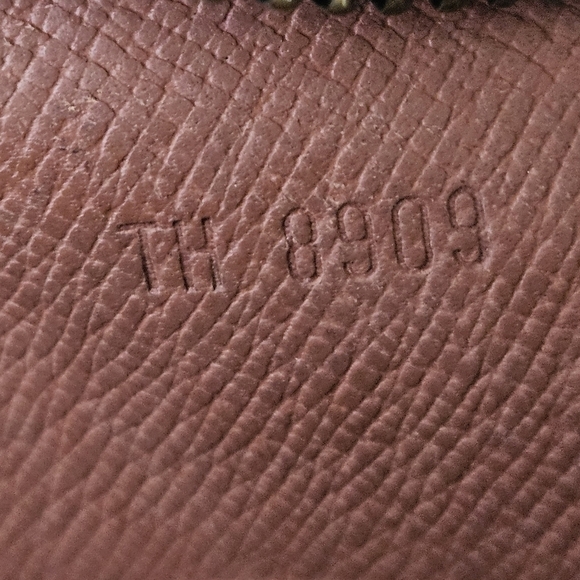 Louis Vuitton 1989 Compiege 23 Clutch Handbag in Monogram Canvas and Leather - Picture 15 of 16